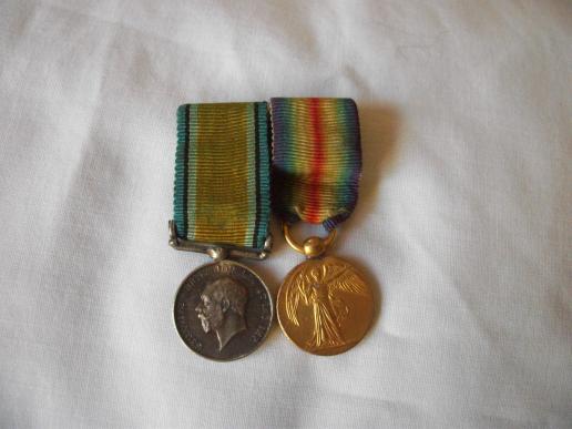 ORIGINAL WW1 MINIATURE MEDAL 