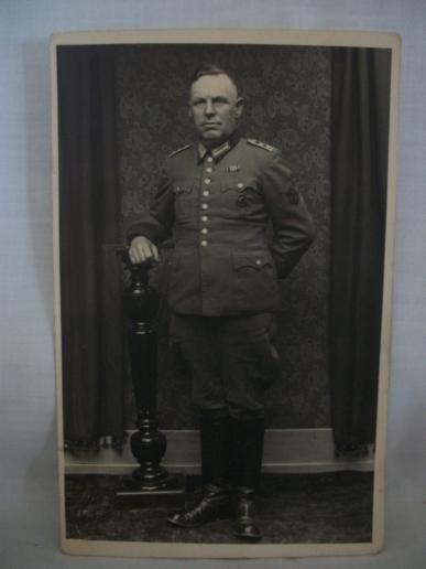 WW2 STUDIO PORTRAIT -DECORATED GERMAN POLICE OFFICER