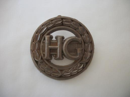 WW2 PLASTIC FEMALE AUX HOME GUARD BADGE