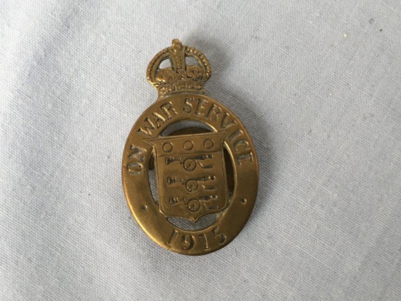 WW 1915 ON WAR SERVICE BADGE