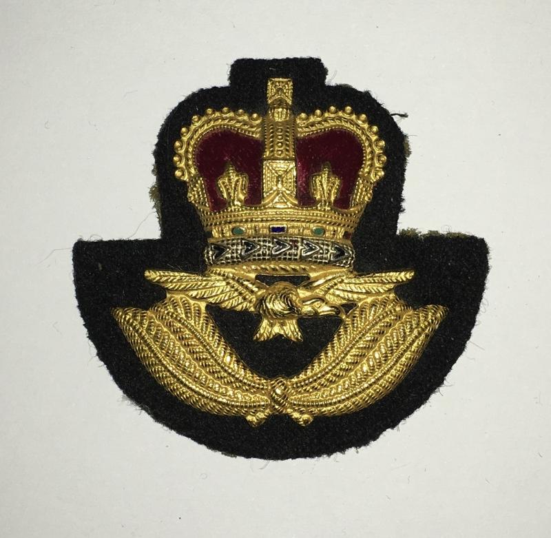 POST 1952 RAF OFFICERS GILT BERET BADGE