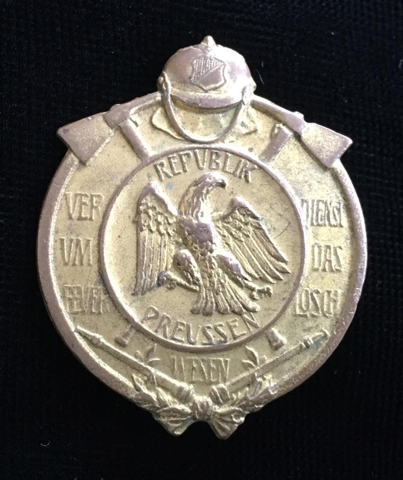 PRUSSIAN / WEIMAR REPUBLIC FIRE SERVICE MERITORIOUS SERVICE BADGE