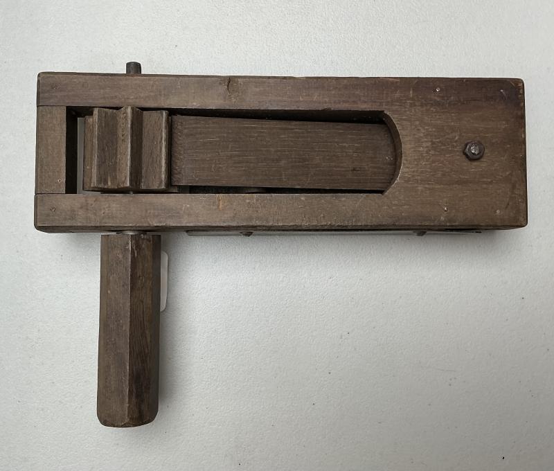 1942 DATED BRITISH GAS RATTLE ARMY / HG