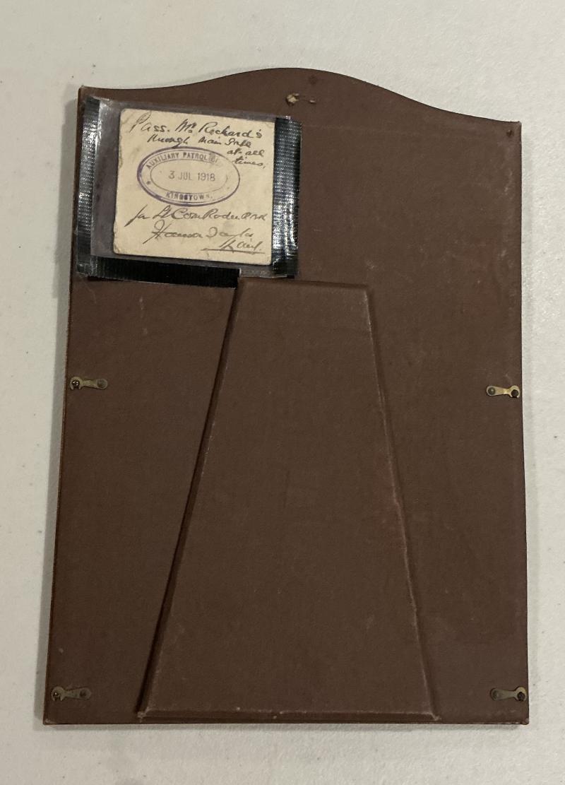 WWI SEAFORTH HIGHLANDERS OFFICERS PHOTO FRAME & PASS