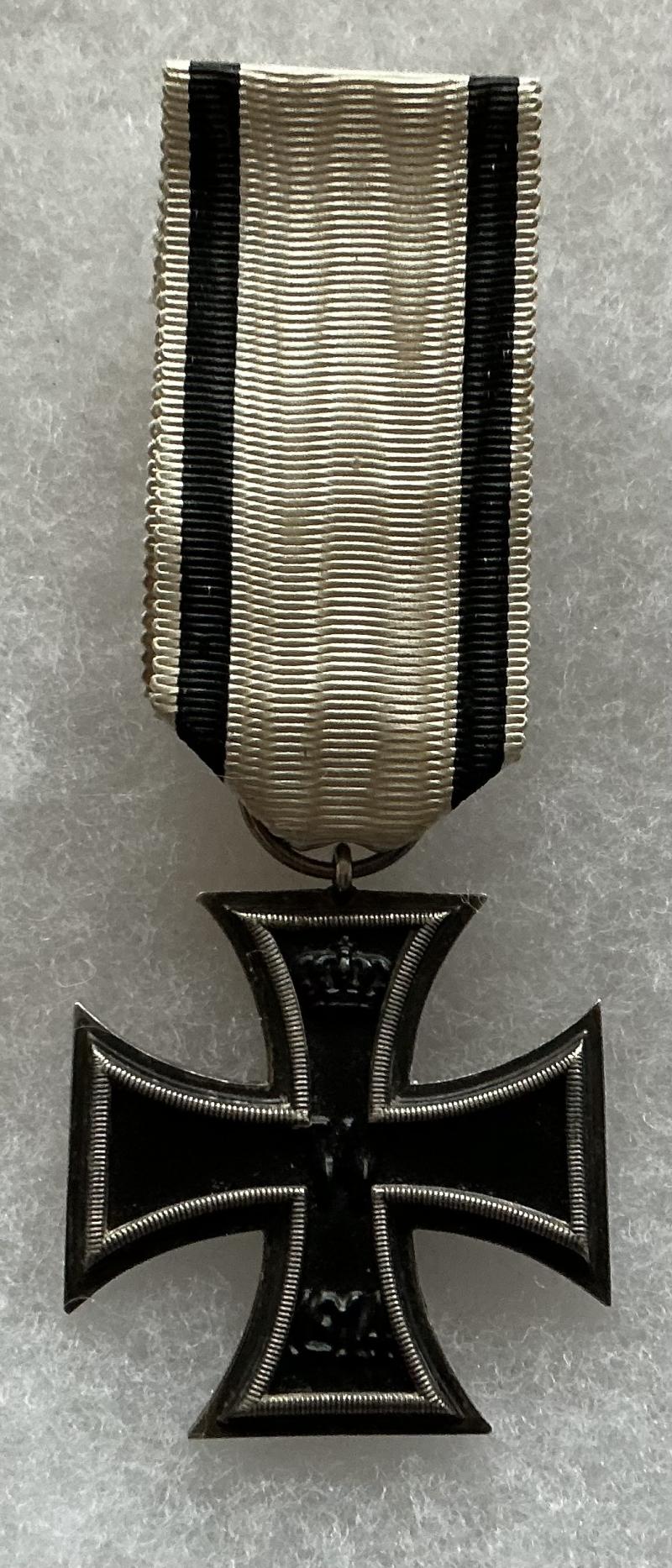 NON COMBATANT WW1 IRON CROSS & DOC TO A DOCTOR