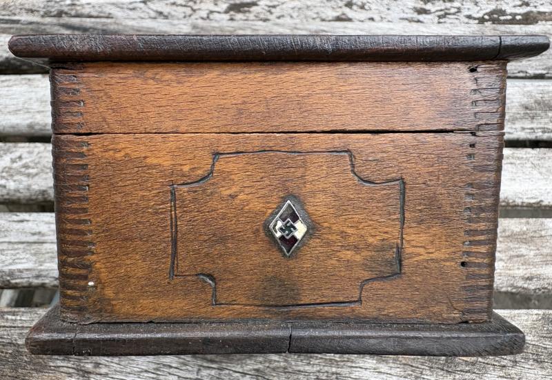 1944 DATED CARVED WOODEN BOX HJ INTEREST